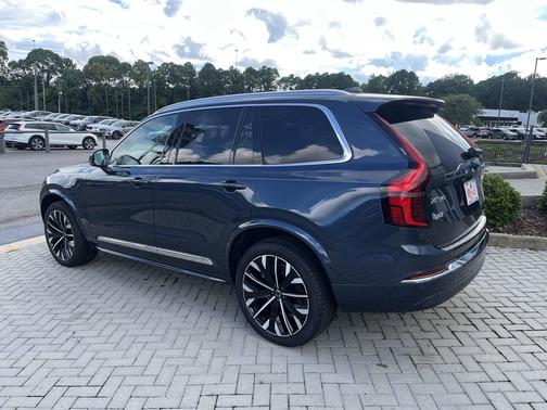 2025 Volvo XC90 Plug-In Hybrid T8 Plus 7-Seater