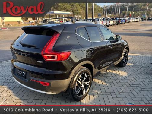 2025 Volvo XC40 B5 Core Bright Theme