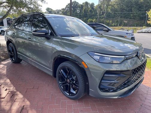 2025 Volkswagen Tiguan 2.0T SE R-Line Black