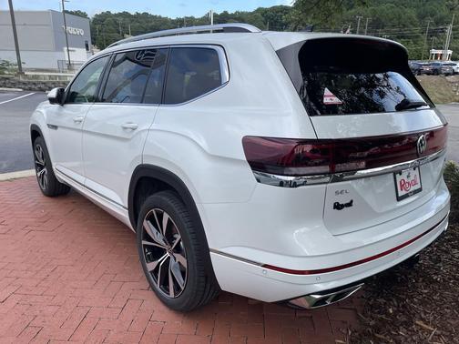 White Pearl 2026 Volkswagen Atlas 2.0T SEL Premium R-Line 4MOTION