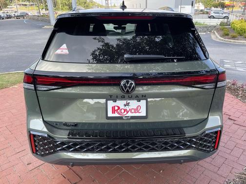 2025 Volkswagen Tiguan 2.0T SE R-Line Black