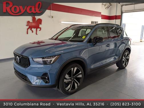 2024 Volvo XC40 B5 Plus Dark Theme