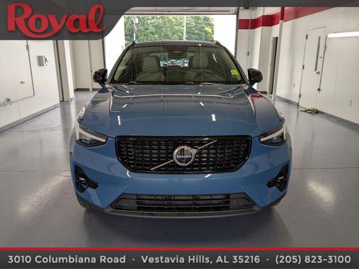 2024 Volvo XC40 B5 Plus Dark Theme