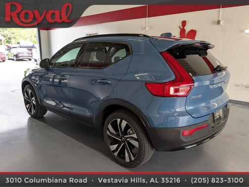 2024 Volvo XC40 B5 Plus Dark Theme