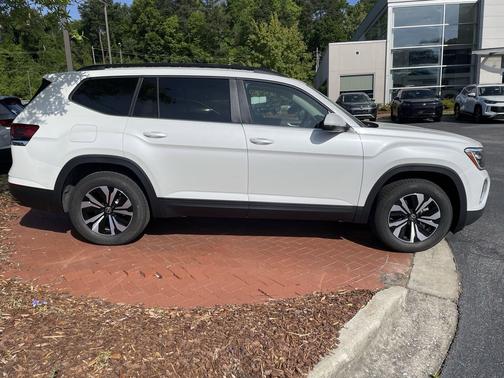 White Pearl 2026 Volkswagen Atlas 2.0T SE