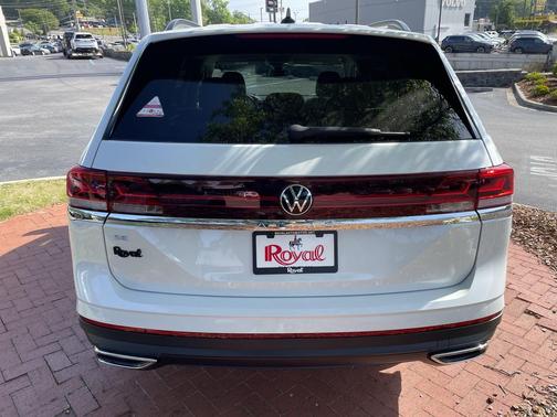 White Pearl 2026 Volkswagen Atlas 2.0T SE
