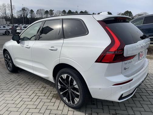 2026 Volvo XC60 B5 Plus