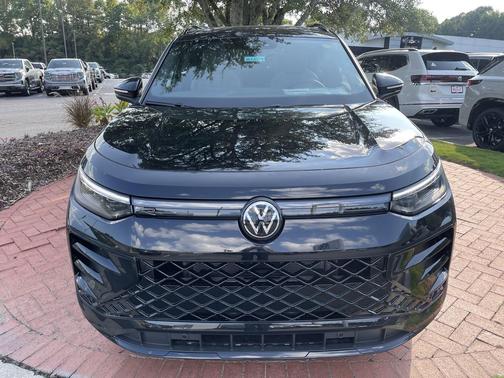 2025 Volkswagen Tiguan 2.0T SE R-Line Black