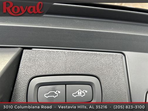 2023 Volvo XC60 B6 Ultimate Dark Theme