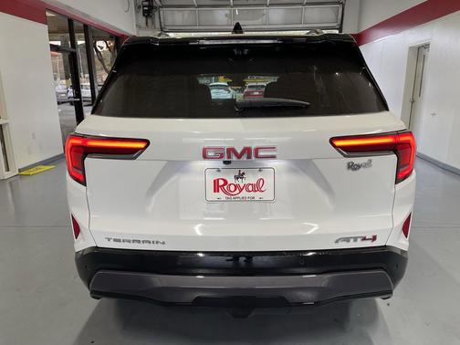 2026 GMC Terrain AWD AT4