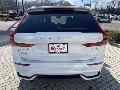 2026 Volvo XC60 B5 Plus