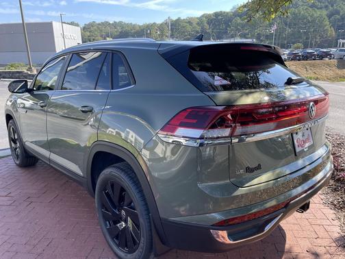 2026 Volkswagen Atlas Cross Sport 2.0T SE w/Technology