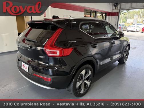 2023 Volvo XC40 B5 Plus Bright Theme