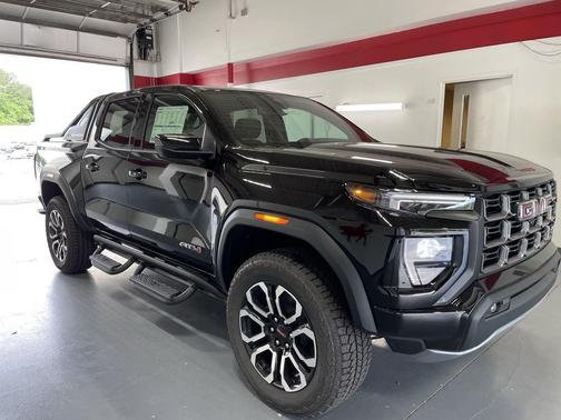 2025 GMC Canyon AT4