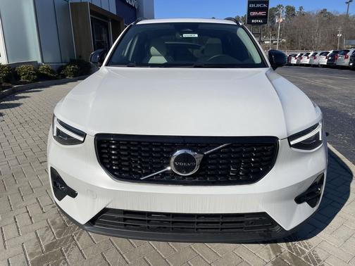 2026 Volvo XC40 B5 Ultra