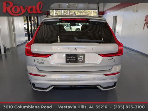 2023 Volvo XC60 B5 Ultimate Dark Theme