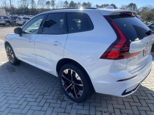 2026 Volvo XC60 B5 Plus