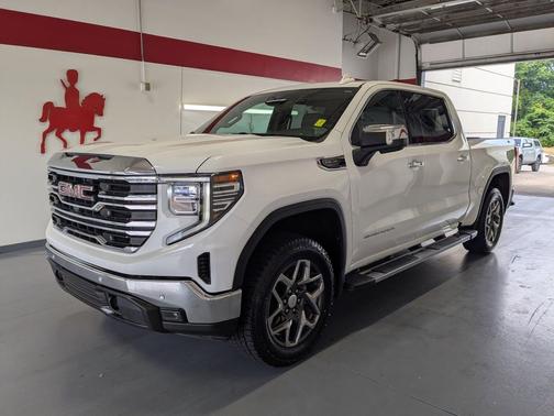 Summit White 2024 GMC Sierra 1500 SLT