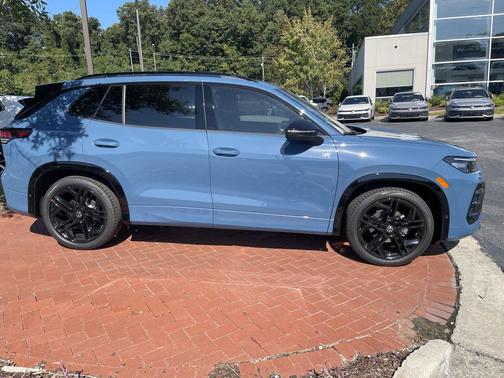 2025 Volkswagen Tiguan 2.0T SE R-Line Black