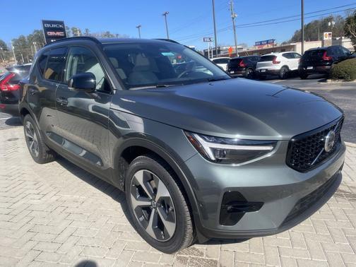 2026 Volvo XC40 Plus, B5 AWD Gas (mild hybrid), Dark