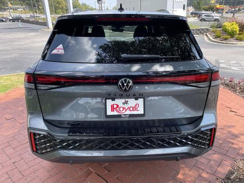 2025 Volkswagen Tiguan 2.0T SE R-Line Black