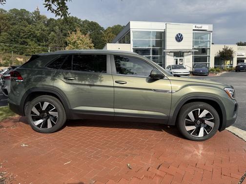 2026 Volkswagen Atlas Cross Sport 2.0T SE w/Technology