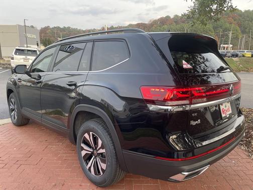 2026 Volkswagen Atlas 2.0T SE