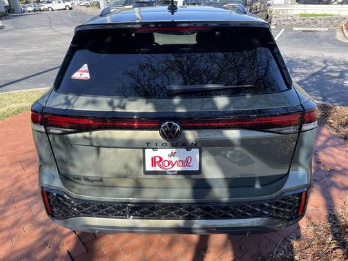 2026 Volkswagen Tiguan 2.0T SE R-Line Black