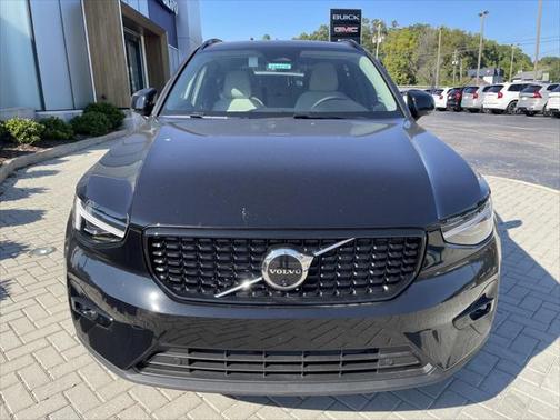 2025 Volvo XC90 Plug-In Hybrid Ultra Bright Theme