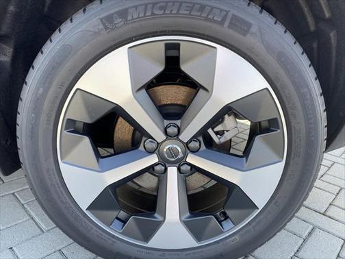 2025 Volvo XC90 Plug-In Hybrid Ultra Bright Theme