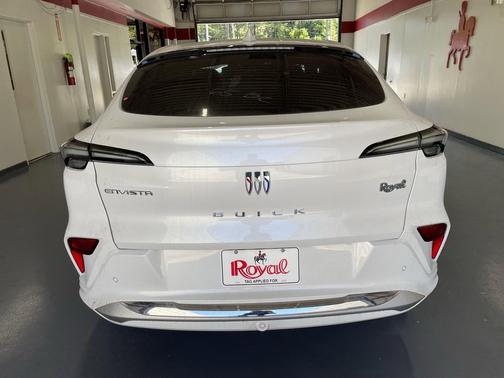 White Frost Tricoat 2026 Buick Envista Avenir FWD