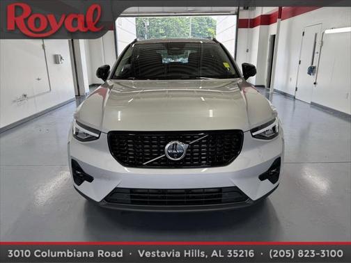2025 Volvo XC40 B5 Plus Dark Theme