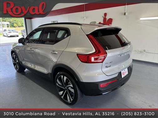 2025 Volvo XC40 B5 Plus Dark Theme