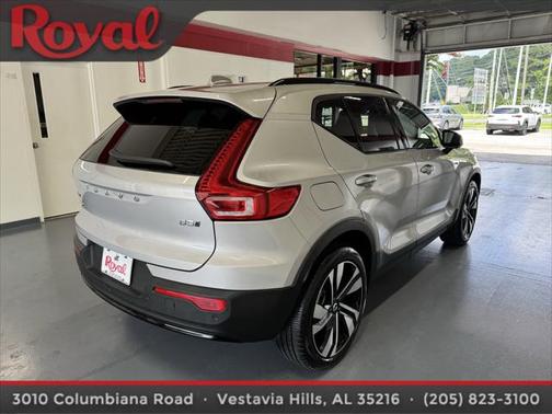 2025 Volvo XC40 B5 Plus Dark Theme