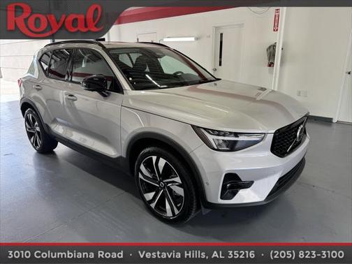 2025 Volvo XC40 B5 Plus Dark Theme