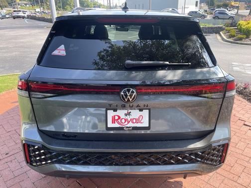 2025 Volkswagen Tiguan 2.0T SE R-Line Black