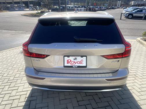 2026 Volvo V60 Cross Country Ultra, B5 AWD Gas (mild hybrid)