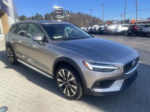 2026 Volvo V60 Cross Country Ultra, B5 AWD Gas (mild hybrid)