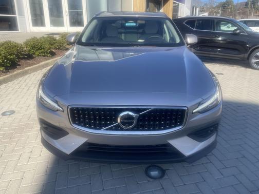 2026 Volvo V60 Cross Country Ultra, B5 AWD Gas (mild hybrid)