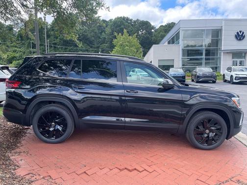 Black Pearl 2026 Volkswagen Atlas 2.0T SE w/Technology