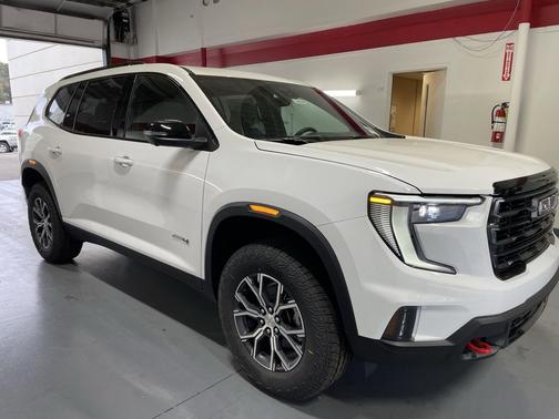 2026 GMC Acadia AT4 AWD