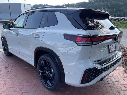 2025 Volkswagen Tiguan 2.0T SE R-Line Black