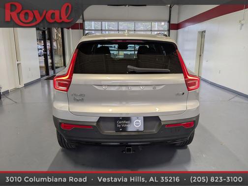 2024 Volvo XC40 B5 Plus Dark Theme