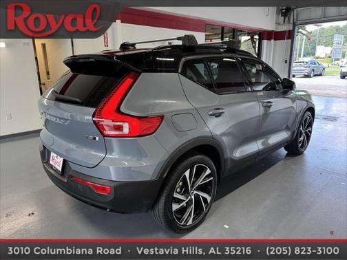 2022 Volvo XC40 T5 R-Design