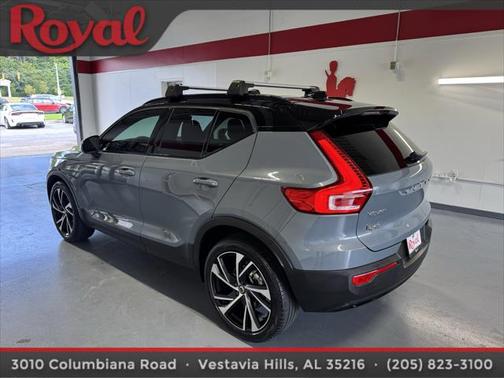 2022 Volvo XC40 T5 R-Design