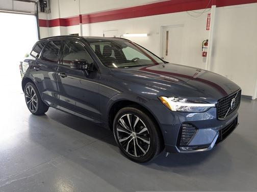 Denim Blue Metallic 2024 Volvo XC60 B5 Plus Dark Theme