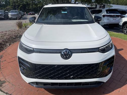 2025 Volkswagen Tiguan 2.0T SE R-Line Black