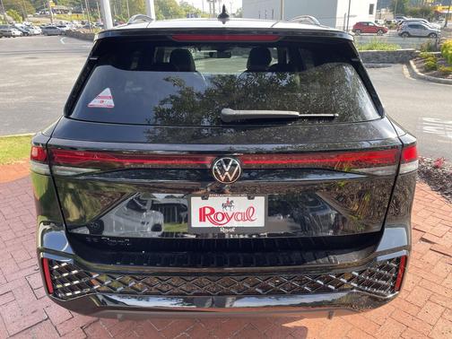 2025 Volkswagen Tiguan 2.0T SE R-Line Black