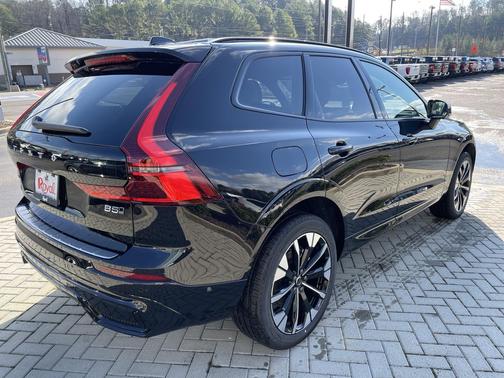2026 Volvo XC60 B5 Plus