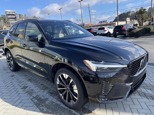 2026 Volvo XC60 B5 Plus